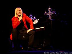 Rick Wakeman telling a story on a 2003 solo tour stop.