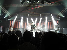 The Smashing Pumpkins on May 24, 2007, at "den Atelier", Luxembourg. Left to right: Ginger Reyes, Billy Corgan, Jimmy Chamberlin (back), Jeff Schroeder