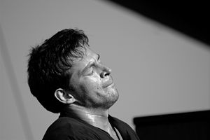 Harry Connick, Jr. at the New Orleans Jazz Fest 2007. Photo by Stephanie Schoyer