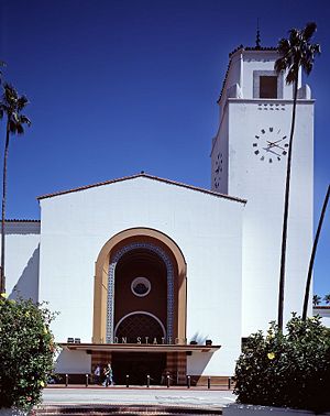 Highsmithunionstationfacadeclocktower.jpg