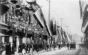 Xinhai Revolution in Shanghai; Chen Qimei organized Shanghainese civilians to start the uprising and was successful. The picture above is Nanjing Road after the uprising, hung with the Five Races Under One Union Flags then used by the revolutionaries.