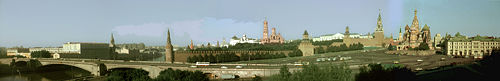 Panorama du Kremlin vu du Rossia.jpg