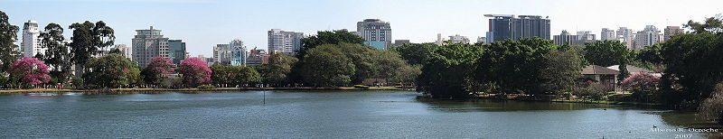 Panoramic picture of the lake of the Ibirapuera Park.