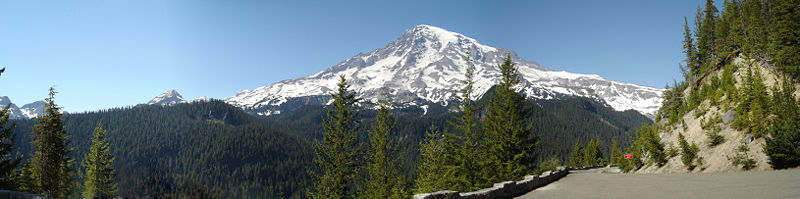 Mount Rainier panorama 2.jpg