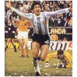 Kempes celebrates a goal in the 1978 World Cup final