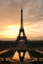 Tour eiffel at sunrise from the trocadero.jpg