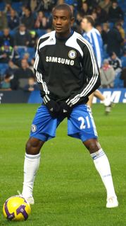 Salomon Kalou warming up for Chelsea.jpg