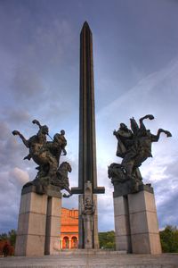 Bulgarian Asen dynasty monument Veliko Tarnovo Klearchos.jpg