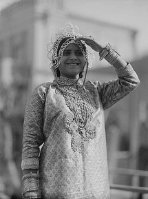 Purim in Tel Aviv, 1943