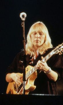 Joni Mitchell 2004.jpg