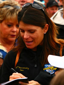 Mia Hamm autograph.jpg