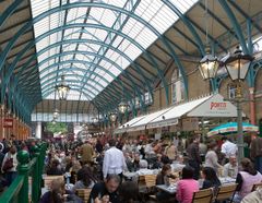 Covent Garden Interior May 2006 crop.jpg