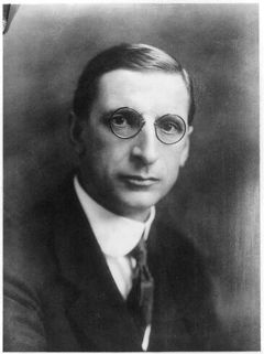 Eamon de Valera c 1922-30.jpg