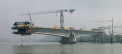 The Pierre Pflimlin bridge is a balanced cantilever made of concrete, shown here under construction.