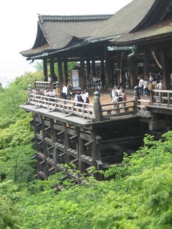 Kiyomizu-dera beams1.JPG