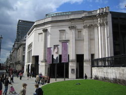 National Gallery London Sainsbury Wing 2006-04-17.jpg