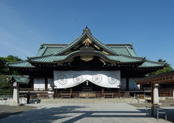 Yasukuni Shrine 201005.jpg