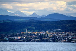 Thalwil - Thalwil on Zimmerberg as seen from Zürichhorn, Swiss Alps in the background (October 2009)