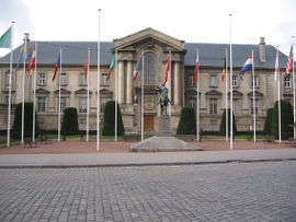 Place du Parvis, Reims(1).jpg