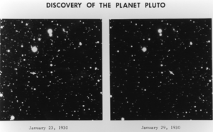 The same area of night sky with stars, shown twice, side by side. One of the bright points, located with an arrow, changes position between the two images.