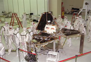 Mars Pathfinder Lander preparations.jpg