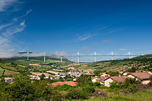 Creissels et Viaduct de Millau.jpg