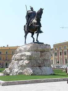 07Tirana Skenderbeg-Denkmal03.jpg