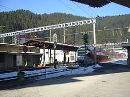 An SOB train on line S13 in Biberbrugg station.