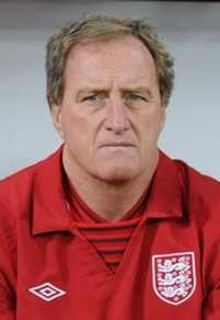 A man wearing a red polo shirt, featuring a crest depicting three lions.