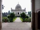 Shujauddaula tomb faizabad.jpg