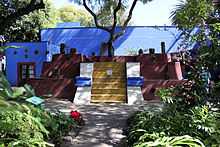 2013-12-22 Grabmal Frida Kahlo Museum Mexico City anagoria.JPG