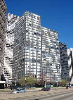 860-880 Lakeshore Drive with surrounding roads and buildings