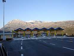 Six lane toll plaza