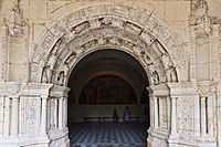 Abbaye de Fontevraud - Entree salle capitulaire.jpg