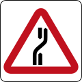 Brunei road sign - Carriageway Diverts To Right.svg