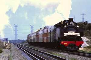 Dd592 passes through Jandakot with an ARHS excursion train, 1986.