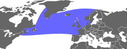 A map showing the range of the great auk, with the coasts of North America and Europe forming two boundaries, a line stretching from New England to northern Portugal the southern boundary, and the northern boundary wrapping around the southern shore of Greenland.