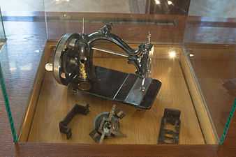 Institut Lumière - Film Sewing Machine.jpg