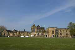 A picture of Palace Green outside Durham Cathedral showing the location of Durham School from 1661 to 1844
