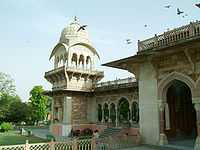 Rajasthan-Jaipur-Albert-Hall-Museum-cupola-towers-Apr-2004-00.JPG