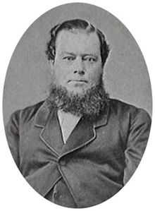 Photograph of bearded man without moustache