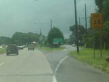 A four lane divided highway at a ramp with a green sign reading Yardville Allentown with an arrow pointing to the upper right