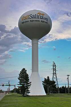 A water tower in Salina, bearing the city's name and the Chamber of Commerce's URL of visitsalina.org, and their slogan of "Right place. Right reason. Right now."