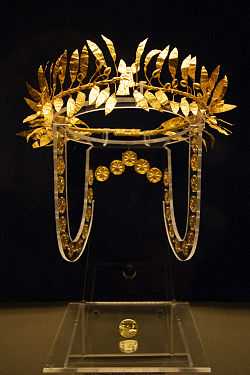 Thracian golden wreath exhibited in the National Historical Museum