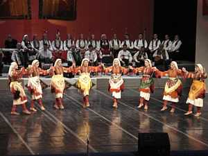 Tanec folk ensemble Macedonia 1.jpg