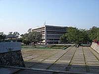 Biblioteca y Plaza.jpg