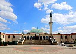 Bruckhaufen (Wien) - Moschee, Hauptportal.JPG