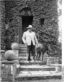 photograph of Heinrich George and his dog taken in 1930