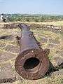 Cannon atop upali buruj, Naldurg fort.jpg