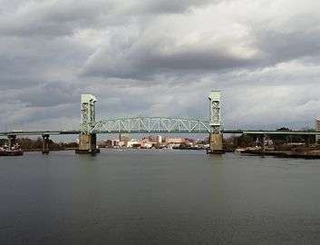 Cape Fear Memorial Bridge (2013).jpg